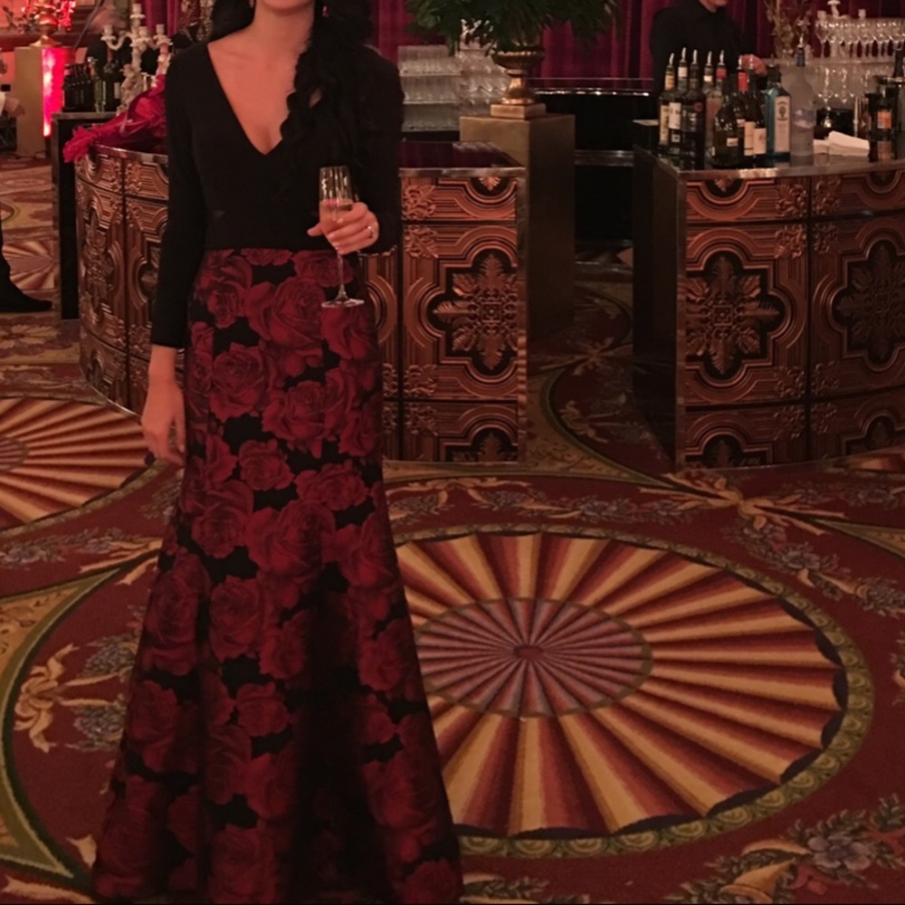 Beautiful Black & Red Evening Dress - Size 8/6